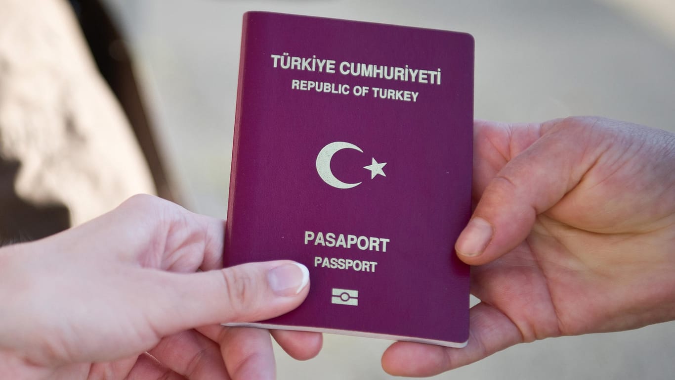 Ein türkischer Reisepass: Ankara hofft auf baldige Visumfreiheit für Reisen in die EU.