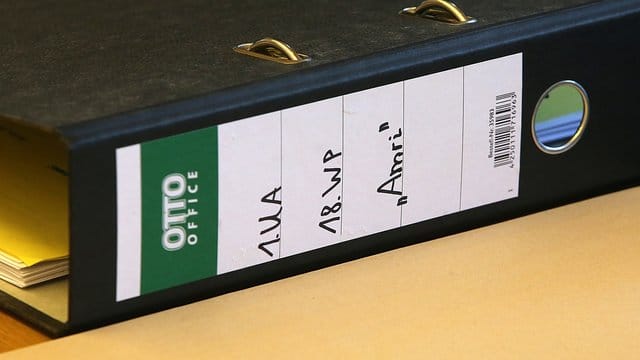 Ein Aktenordner mit Unterlagen zu Beginn des Amri-Untersuchungsausschusses in Berlin. Ein Aktenordner mit Unterlagen zu Beginn des Amri-Untersuchungsausschusses in Berlin.