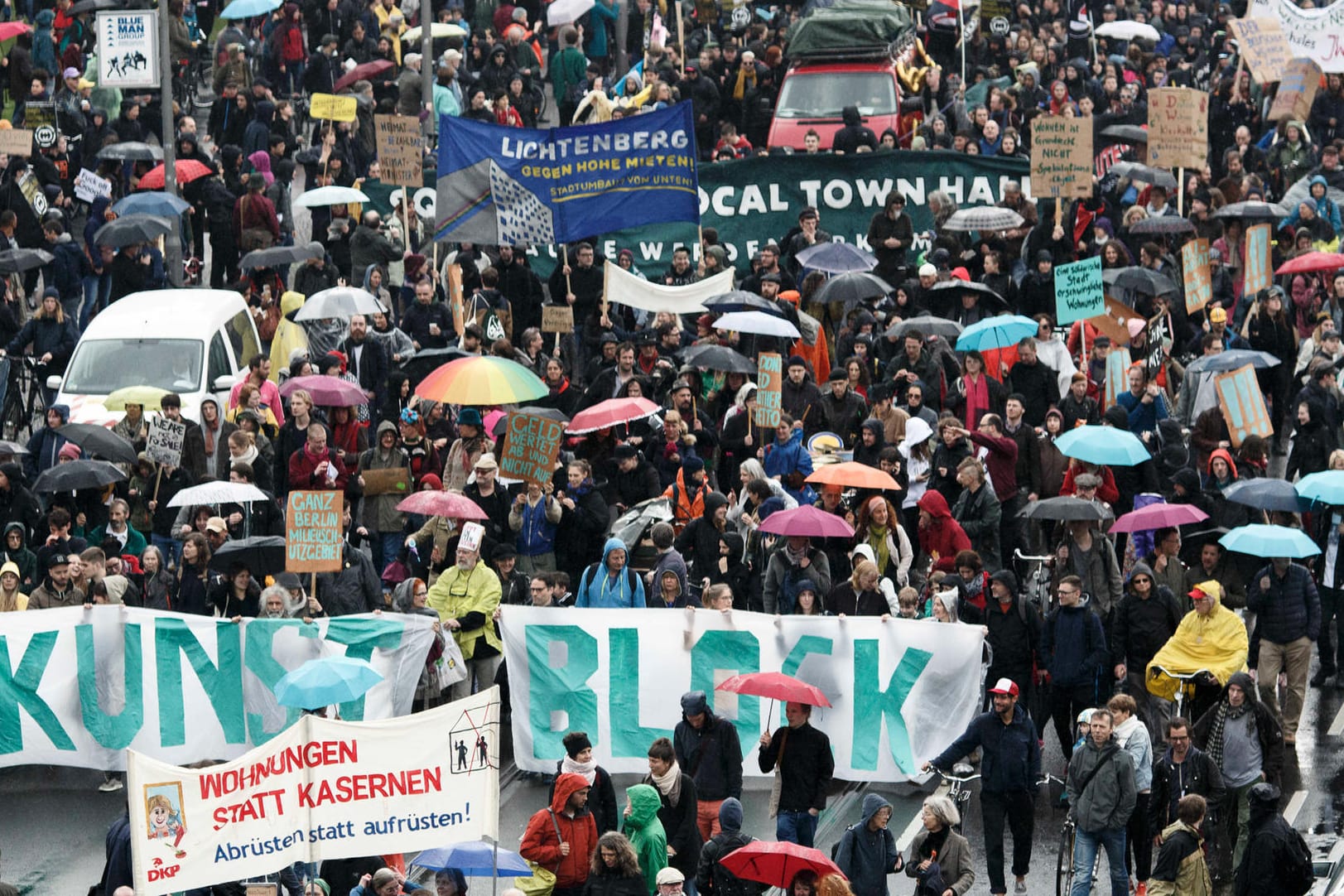 Protest gegen steigende Mieten: Rund 13.000 Menschen zogen am Samstag in Berlin vom Potsdamer Platz in den Stadtteil Kreuzberg.