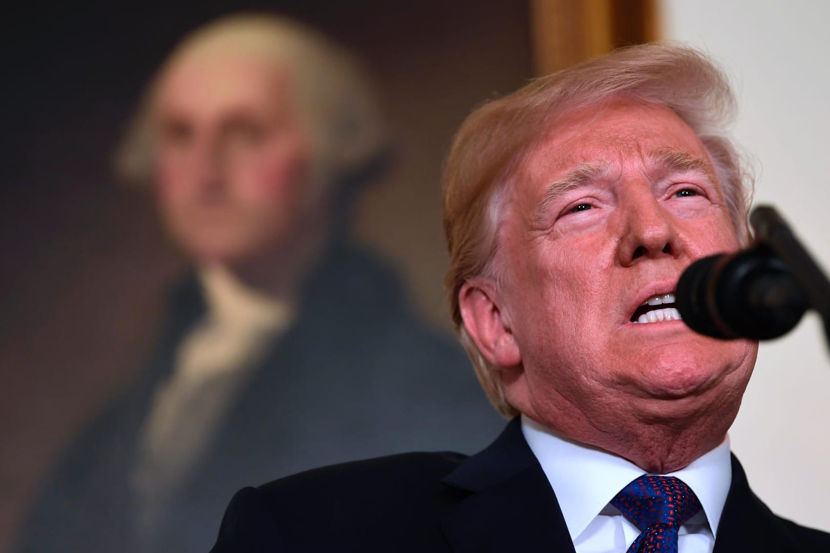 Donald Trump bei der Verkündung der Angriffe gegen Syrien: Die Militäraktion kommt beim Volk gut an.