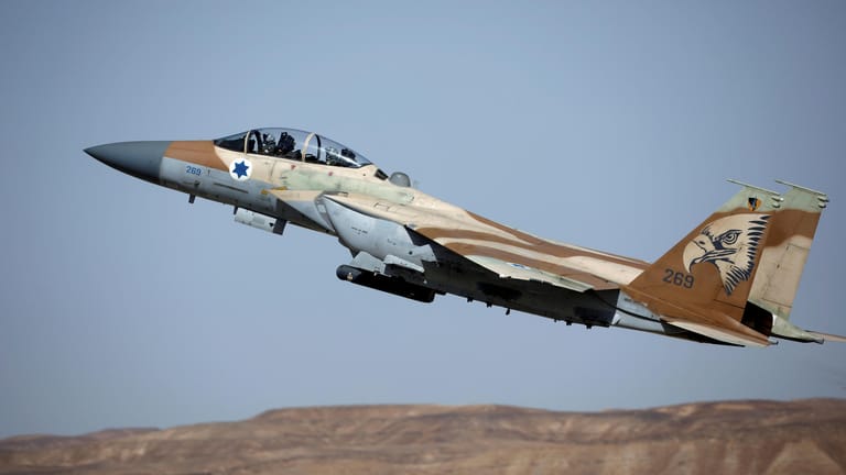 Ein israelischer F-15 Kampfjet: Der Minister für innere Sicherheit Gilad Erdan kündigte weitere Militäraktionen Israels in Syrien gegen den Iran an.
