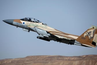 Ein israelischer F-15 Kampfjet: Der Minister für innere Sicherheit Gilad Erdan kündigte weitere Militäraktionen Israels in Syrien gegen den Iran an.