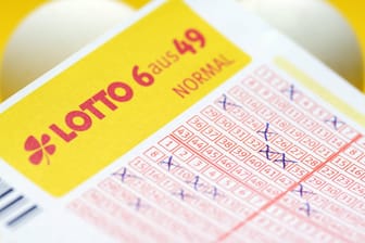 Ausgefüllter Lottoschein: Haben Sie beim Lotto am Samstag auf die richtigen Zahlen getippt?