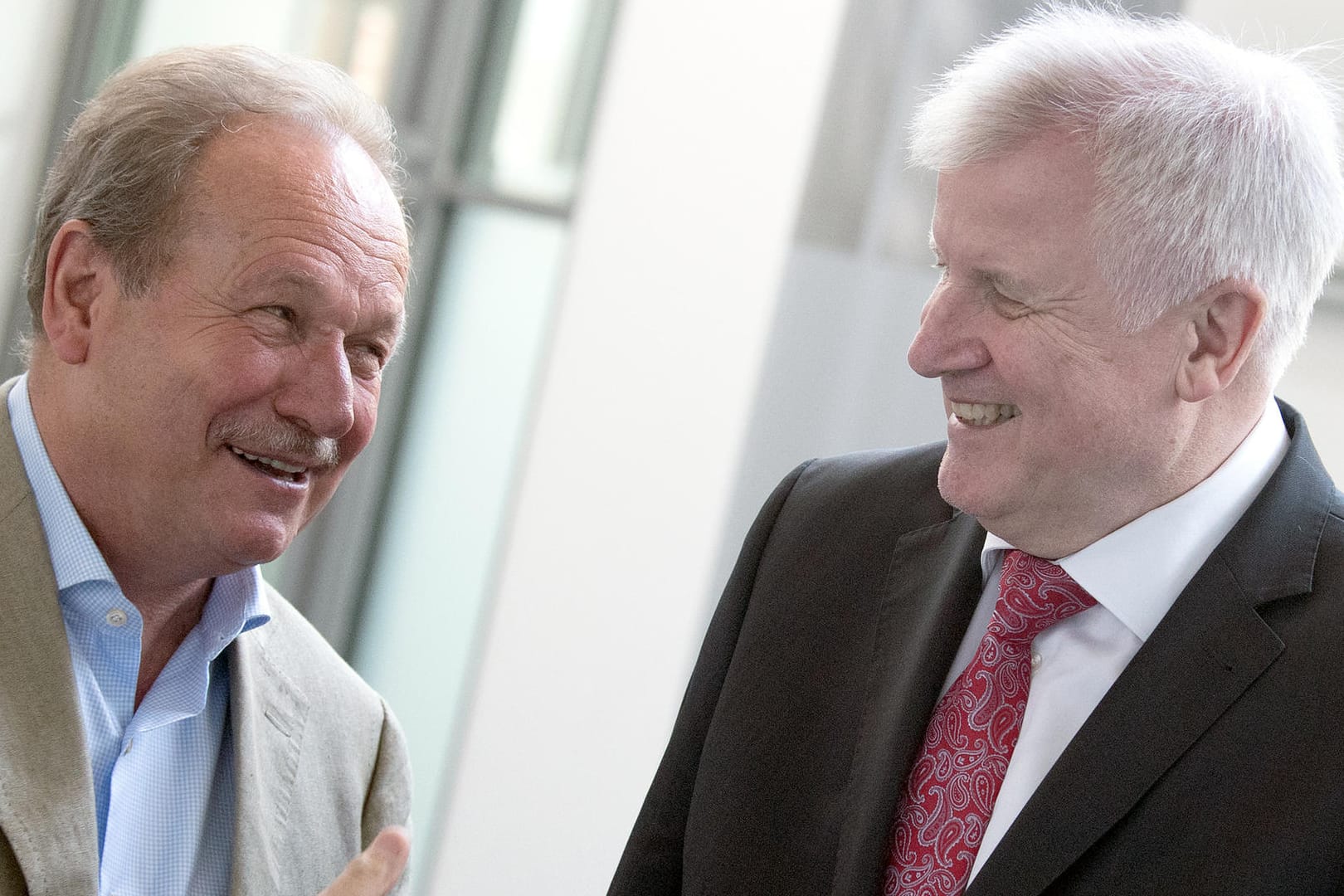 Verdi-Chef Frank Bsirske (l.) und Bundesinnenminister Horst Seehofer (CSU): Annäherungen in Einzelfragen und erste Fortschritte.