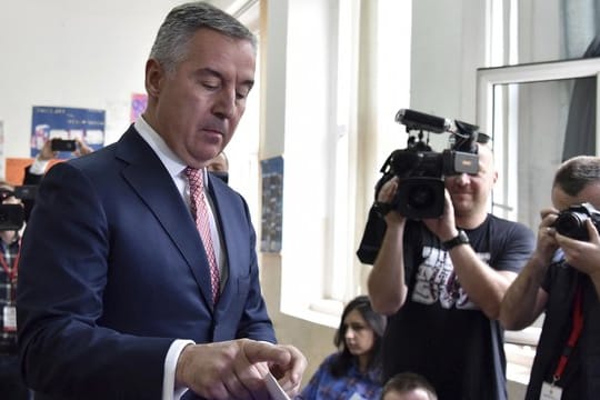 Der 56-jährige Djukanovic war mit wenigen Ausnahmen seit 1991 entweder Regierungs- oder Staatschef.