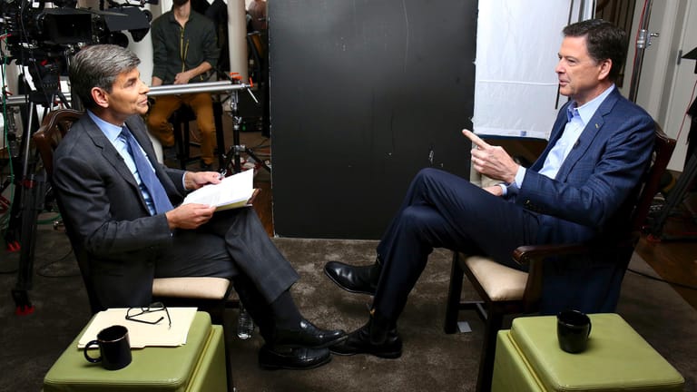 Journalist George Stephanopoulos (links) im Interview mit dem früheren FBI-Chef James Comey.