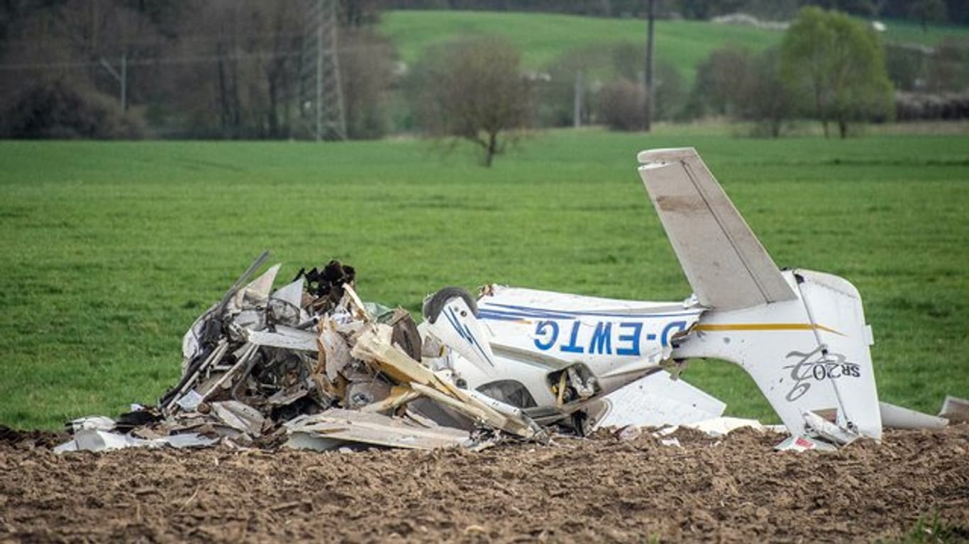 Ein Flugzeug war mit einem Ultraleichtflugzeug zusammengestoßen, beide Flugzeuge waren im Landeanflug auf den Adolf Würth Flughafen.