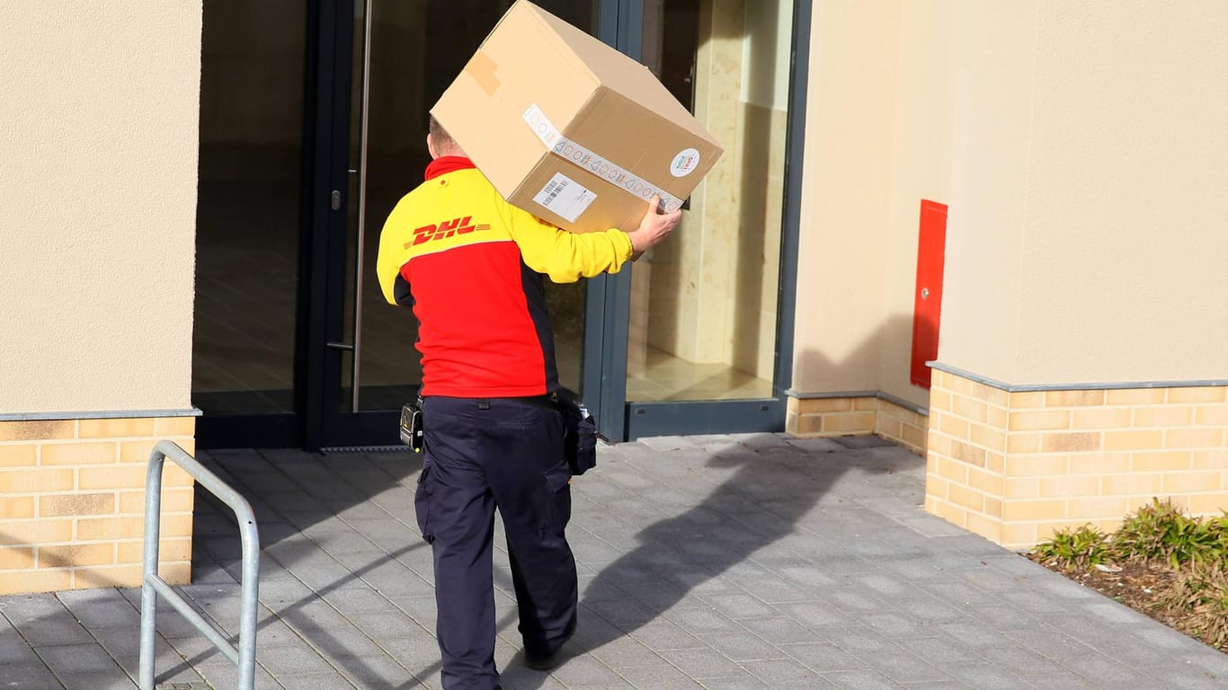 DHL-Zusteller in Berlin: Bestellbetrug mit Pakete-Klau