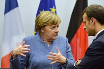 Angela Merkel, Emmanuel Macron: Berlin und Paris versuchen, "den politischen Prozess neu aufzusetzen".