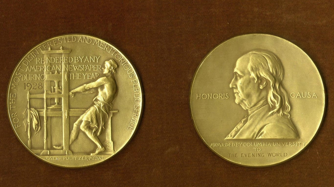 Die Pulitzer-Medaille für die Kategorie "Verdienst für die Öffentlichkeit": Der als am wichtigsten angesehene Preis in der US-Medienbranche wird an der Columbia University verliehen.