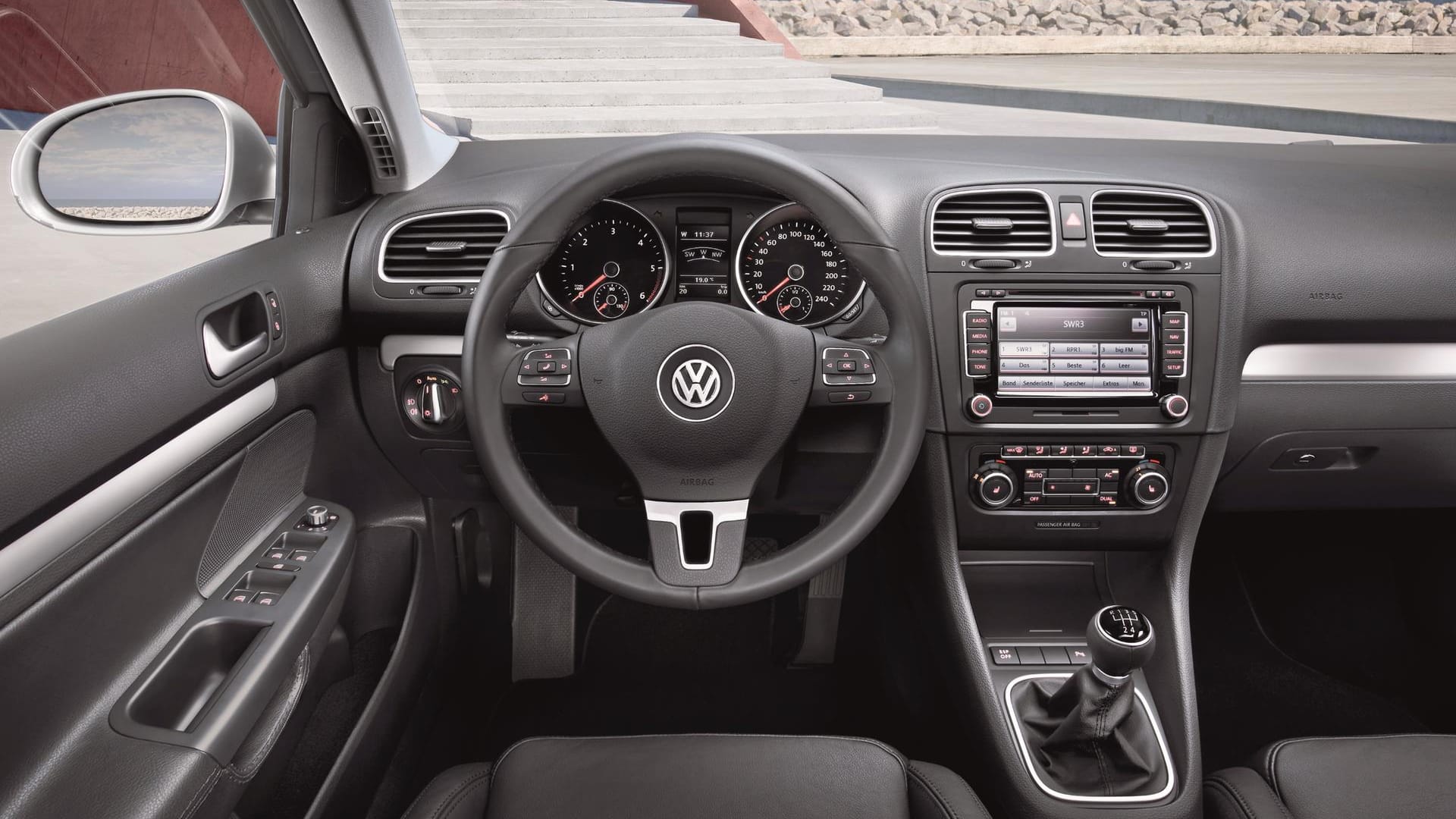 Nüchternes Cockpit: Viele Fahrer des Golf VI ordern nur wenige Extras.