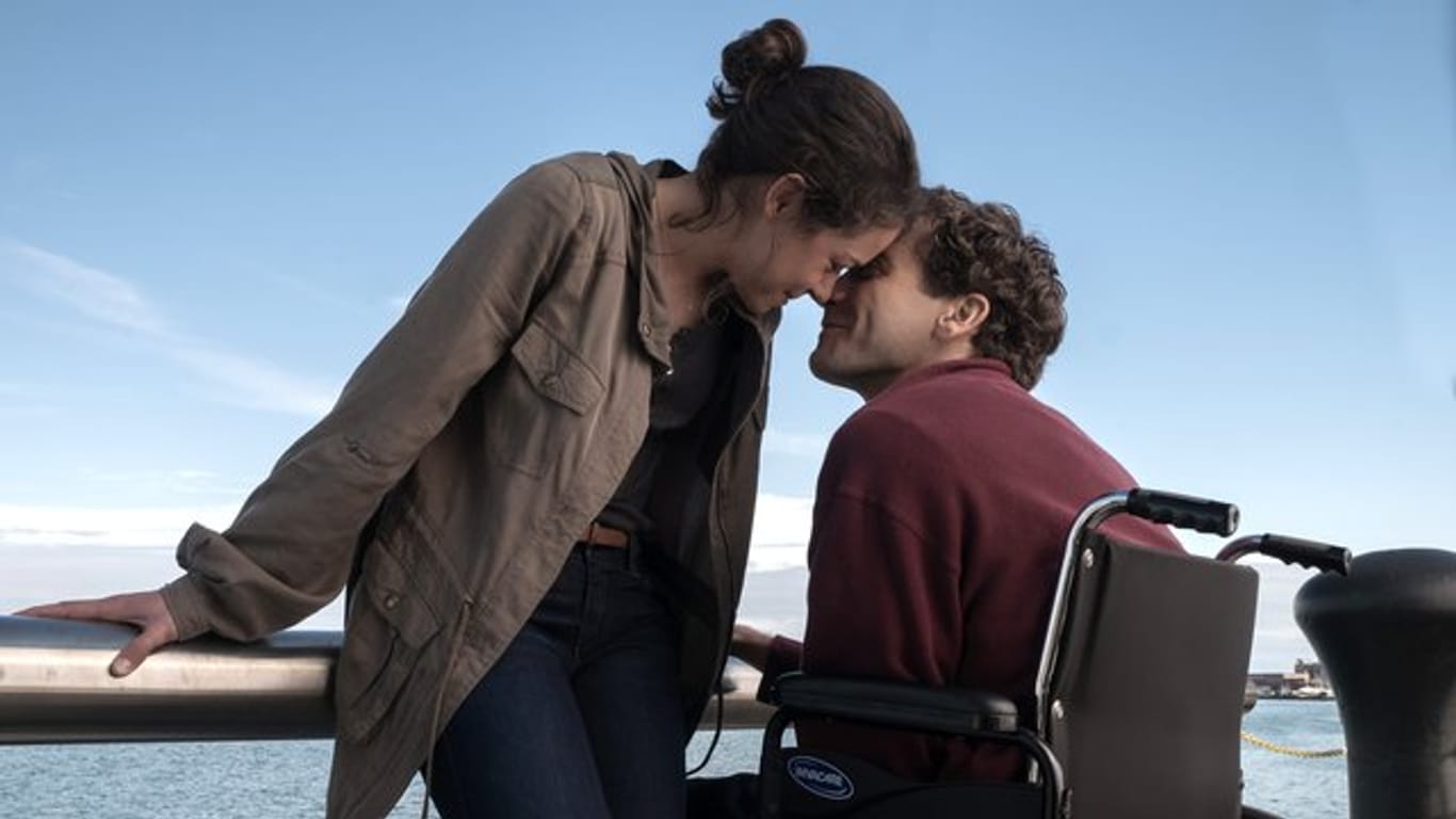 Jeff Bauman (Jake Gyllenhaal) und seine Exfreundin Erin (Tatiana Maslany) finden wieder zueinander.