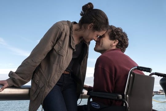 Jeff Bauman (Jake Gyllenhaal) und seine Exfreundin Erin (Tatiana Maslany) finden wieder zueinander.