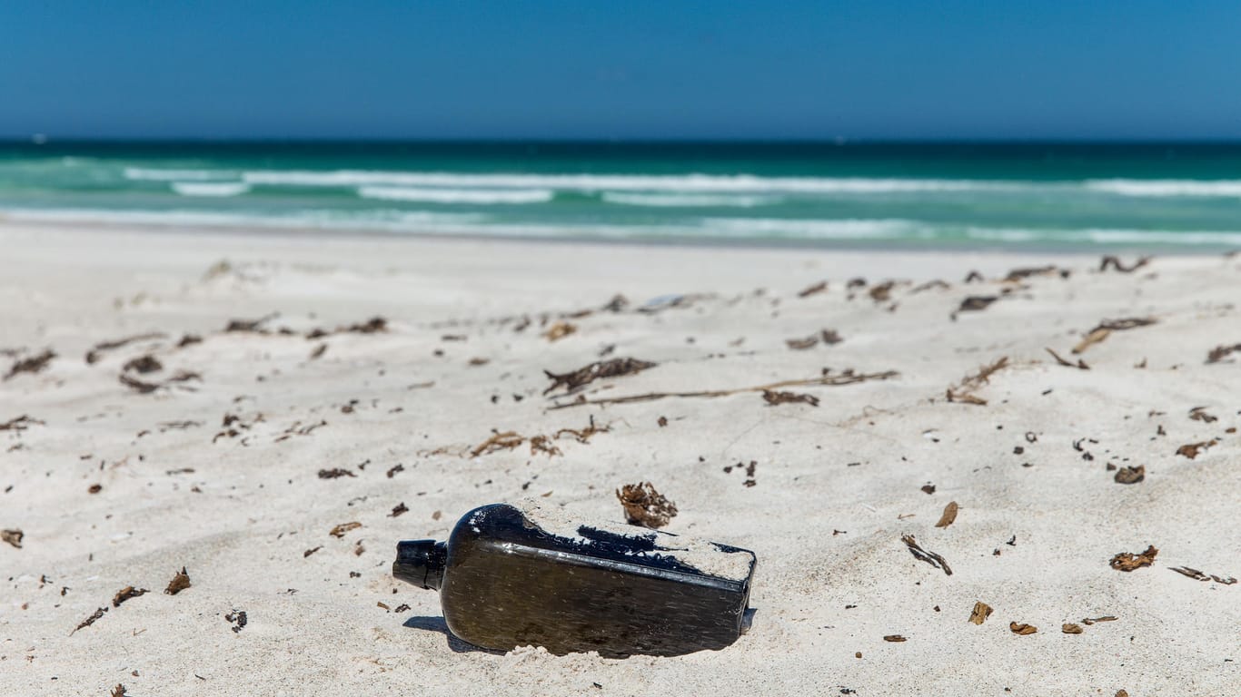 Westaustralien: Für Jahrzehnte war die Flasche im Sand verborgen.