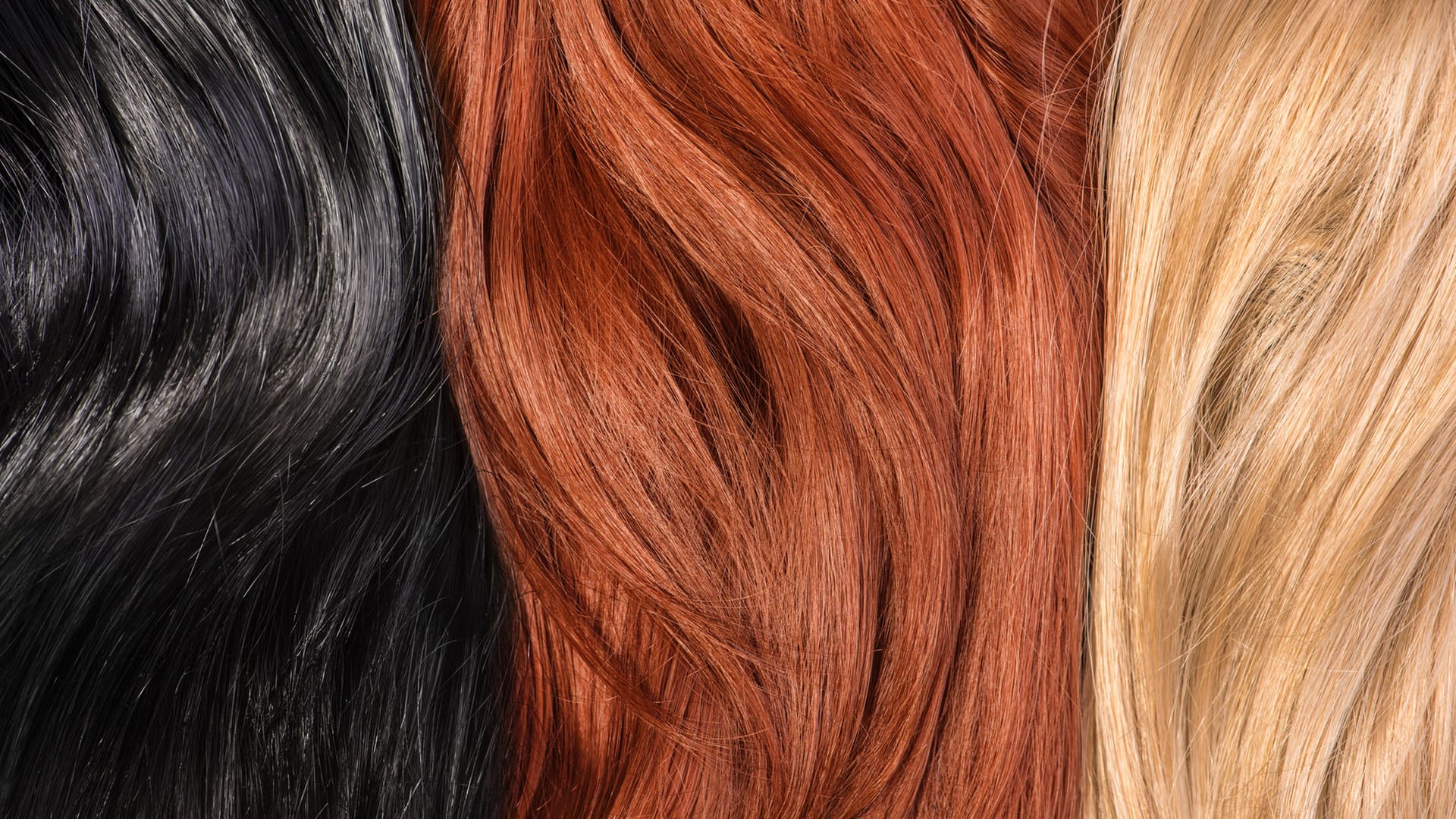 Schwarzes, rotes und blondes Haar nebeneinander