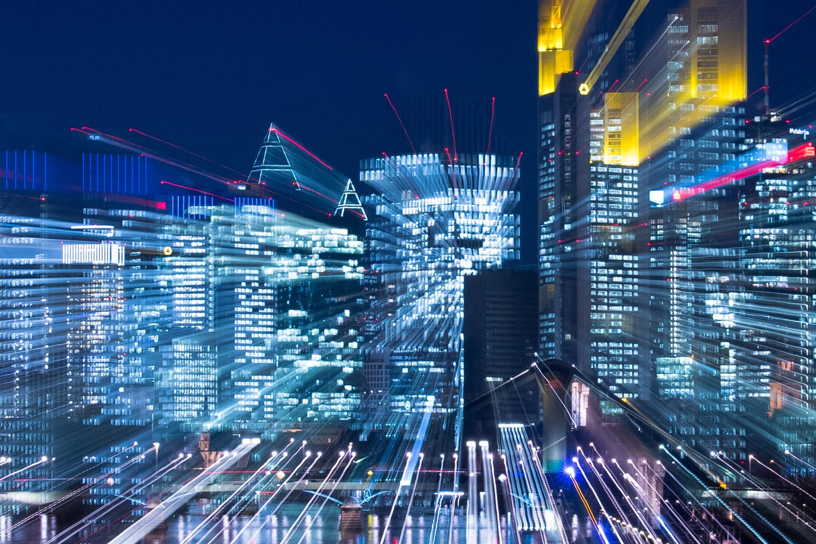 Die Frankfurter Skyline: Weltweit attackieren russische Hacker nach britischen und US-amerikanischen Angaben zentrale Bestandteile des Internets – möglicherweise um künftige Angriffe vorzubereiten.