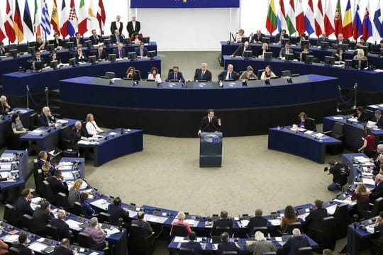 Emmanuel Macron, Präsident von Frankreich, hält eine Rede im Europäischen Parlament.