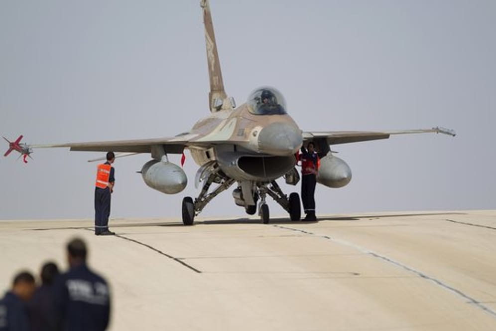 F-16-Kampfjet der israelischen Luftwaffe auf einem Militärflughafen bei Eilat.