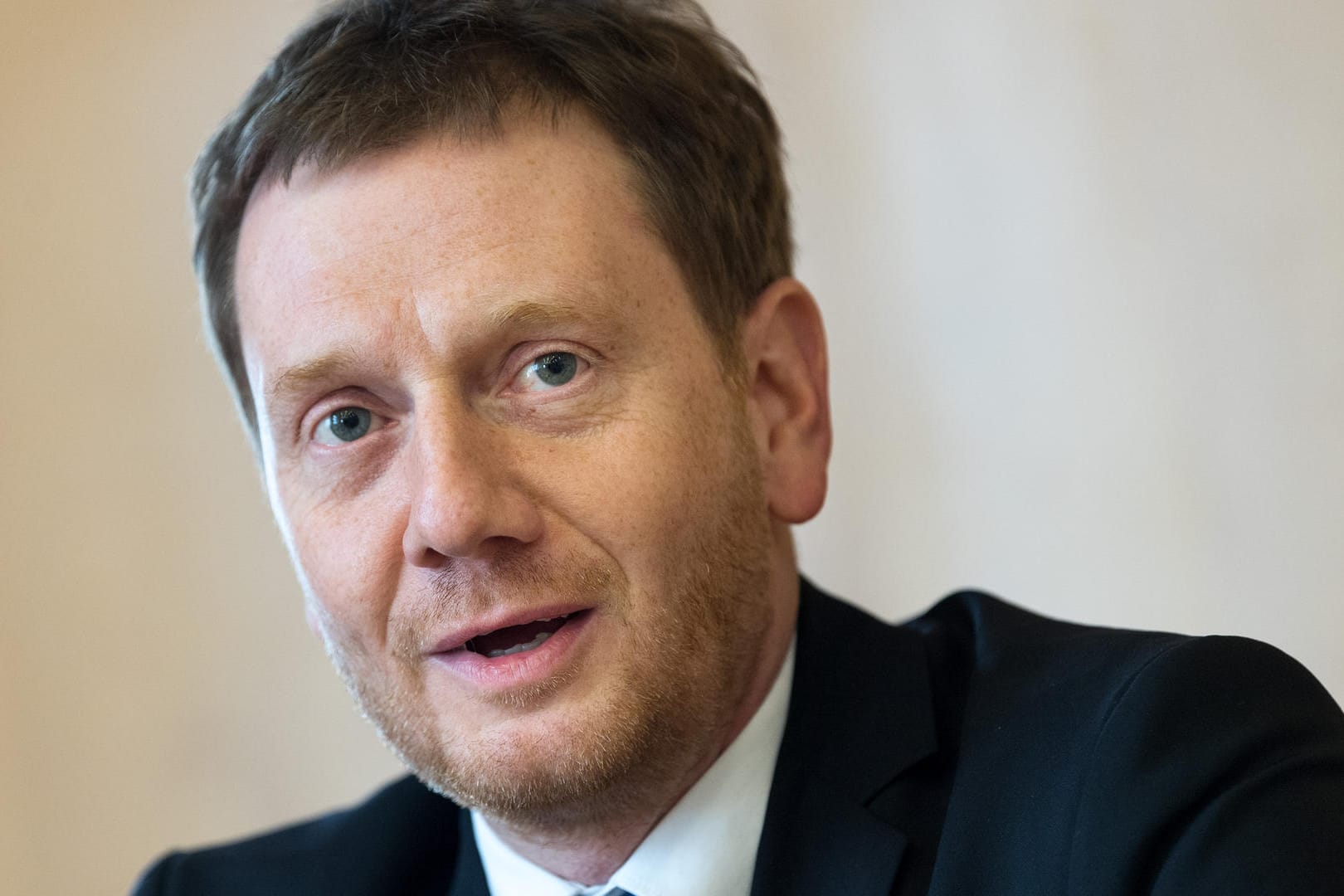 Sachsen Ministerpräsident Michael Kretschmer: Der CDU-Politiker hat Angst um die Wirtschaft, wenn vier norddeutsche Bundesländer den Reformationstag auch zum Feiertag machen.