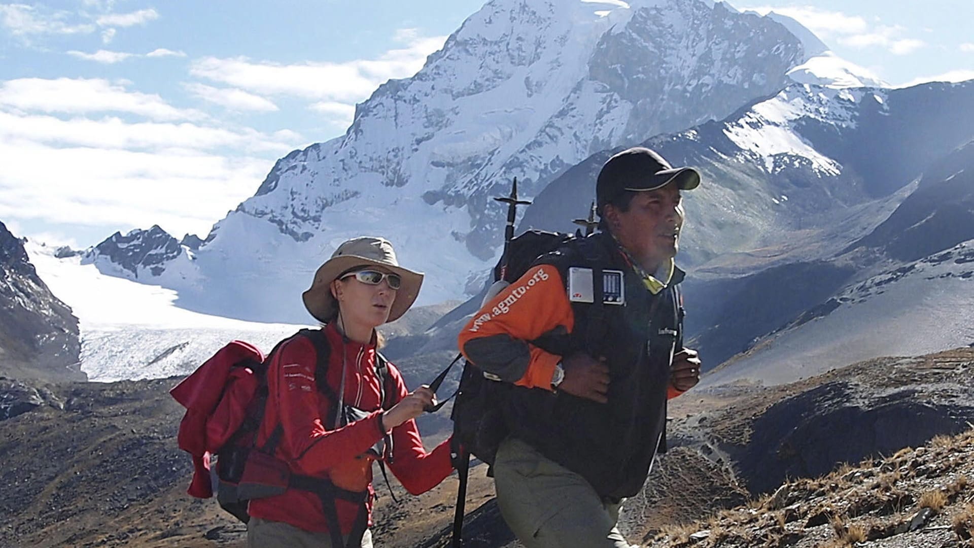 Zwei Personen beim Aufsteig am Huayna Potosi: An dem Berg ist ein Deutscher tödlich verunglückt. Zwei Personen beim Aufsteig am Huayna Potosi: An dem Berg ist ein Deutscher tödlich verunglückt.