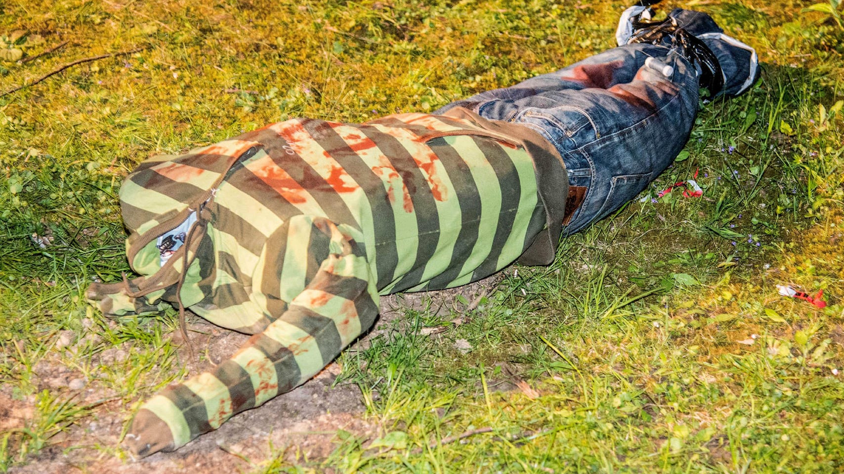 Schauriger Anblick in Remstal: Auch die Polizisten hielten diese Puppe für eine Leiche. Schauriger Anblick in Remstal: Auch die Polizisten hielten diese Puppe für eine Leiche.