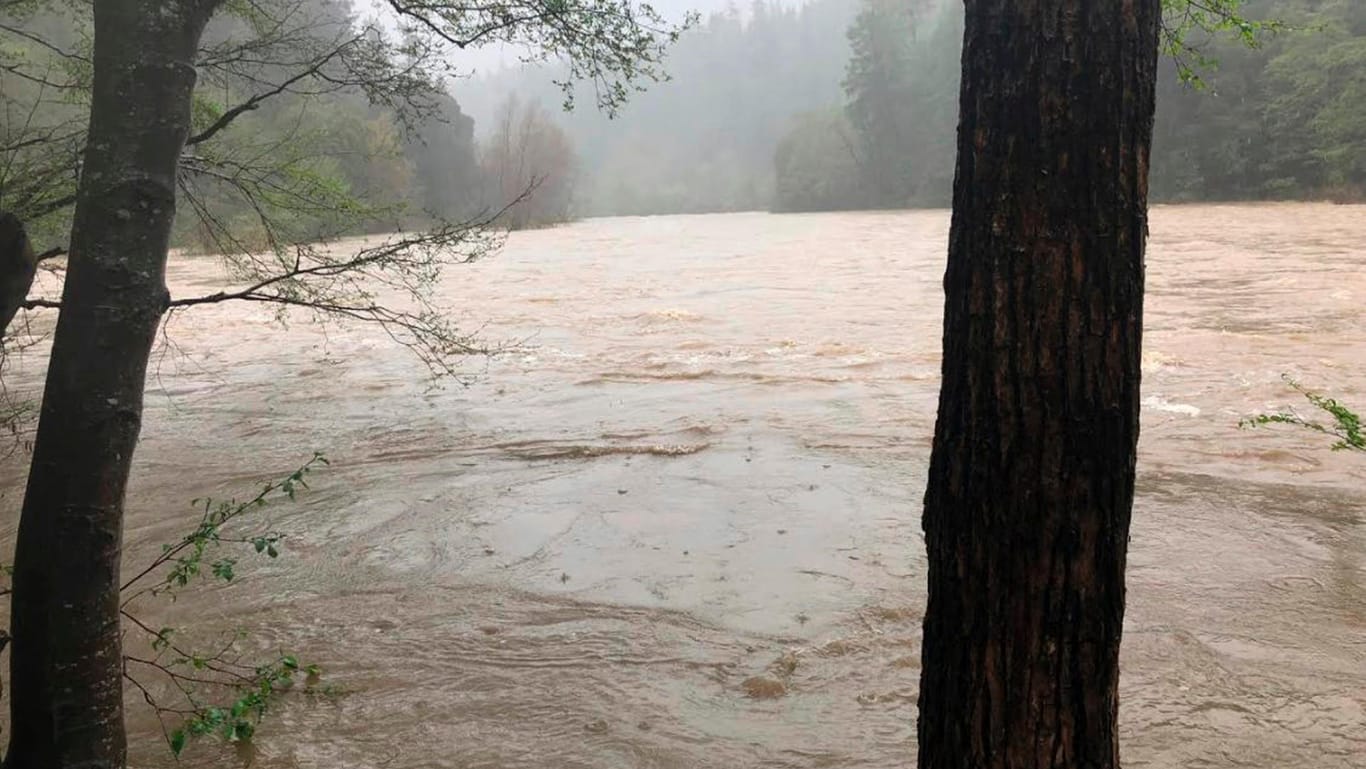 Hochwasser am Eel River in Mendocino County, Kalifornien: Der Geländewagen der Familie war in die Fluten gestürzt, die Eltern und beiden Kindern haben das Unglück nicht überlebt.