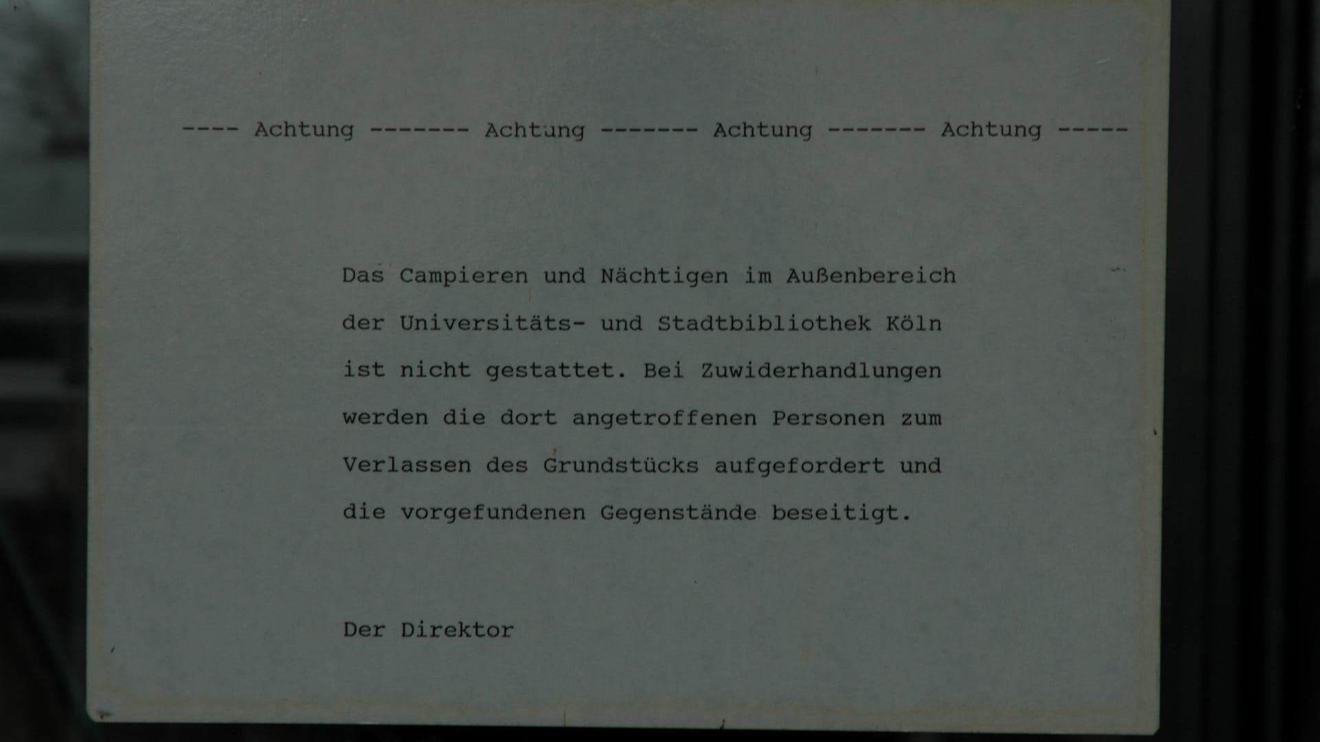 Verklausuliertes Amtsdeutsch: Manche Schilder wirken wie ein Rückfall in längst vergangene Zeiten. Zum Glück wird auch auf Verbotsschildern inzwischen meistens moderner formuliert.