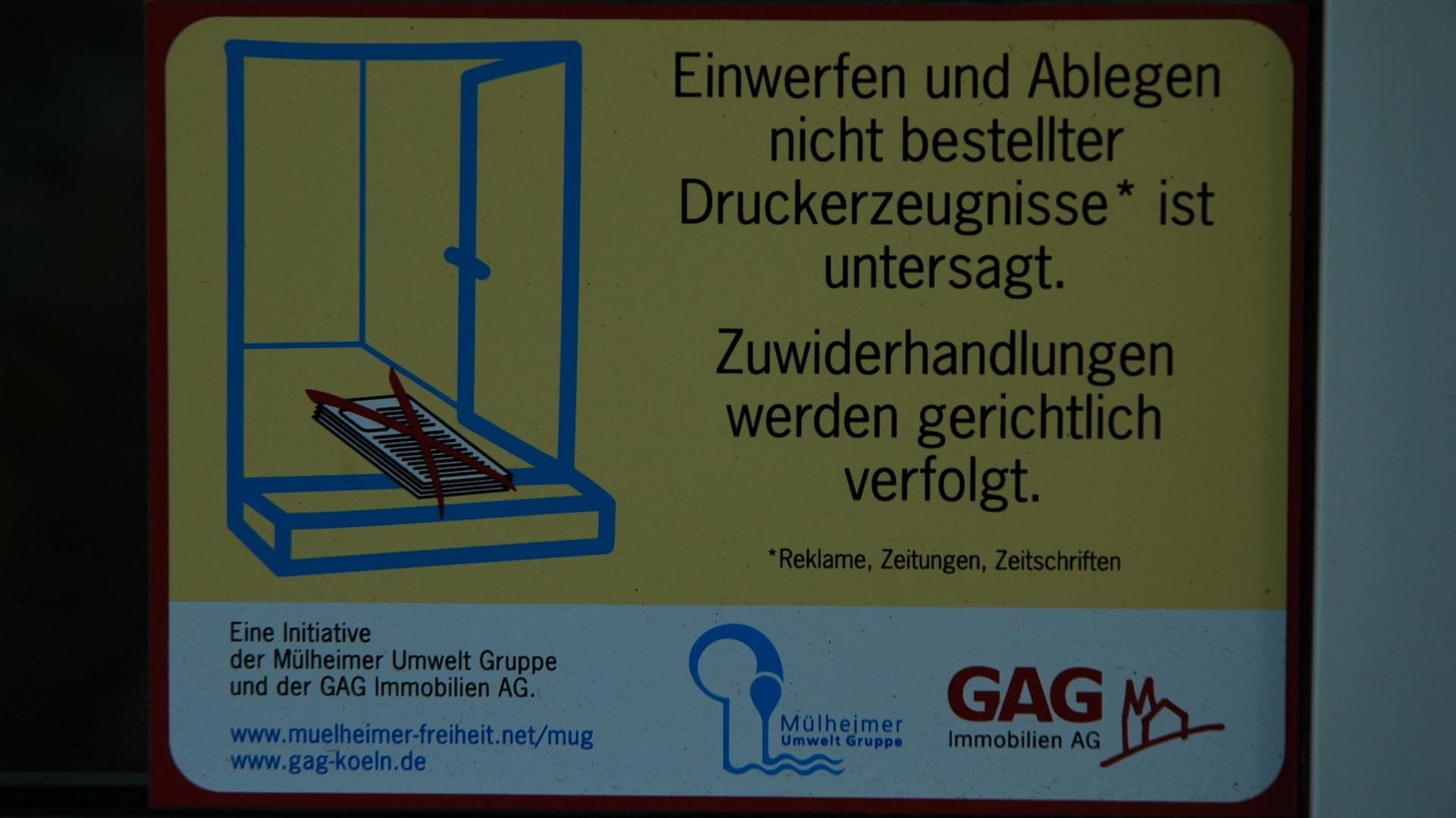 Ein bisschen viel des Guten: Der Hinweis "Werbung einwerfen verboten" hätte auch genügt.