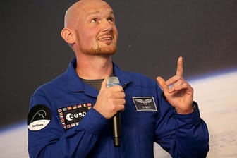 Astronaut Alexander Gerst spricht auf einer Pressekonferenz: Sieben Wochen vor seinem Start zur Internationalen Raumstation freut sich "Astro Alex" über seine Mission "Horizons".