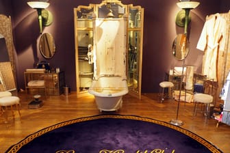 Die erste Badewanne des Hotel Ritz: Im Auktionshaus Artcurial konnte sie ersteigert werden.
