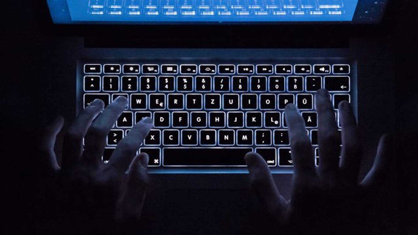 Das FBI, das US-Heimatschutzministerium und das Nationale Zentrum für Cybersicherheit Großbritanniens haben vor einer Cyber-Kampagne durch Angreifer gewarnt, die nach deren Erkenntnissen vom russischen Staat finanziert werden.
