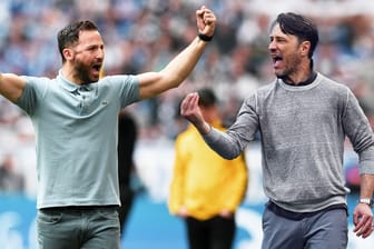 Domenico Tedesco (l.) gegen Niko Kovac im Pokal-Halbfinale: Der Schalke-Trainer wird gefeiert, der Eintracht-Coach ausgepfiffen.