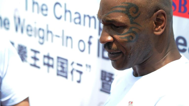 Mike Tyson bei einem Auftritt in Peking/China. Am Freitag tritt er erstmals in Deutschland auf, wo er bisher nur aufgrund einer Rückenverletzung war.