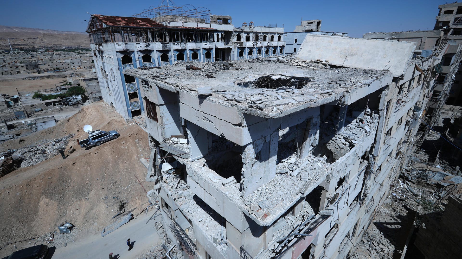 Duma in Syrien: Ein zerstörtes Krankenhaus nahe der Stelle, an der Giftgas eingesetzt worden sein soll. Duma in Syrien: Ein zerstörtes Krankenhaus nahe der Stelle, an der Giftgas eingesetzt worden sein soll.