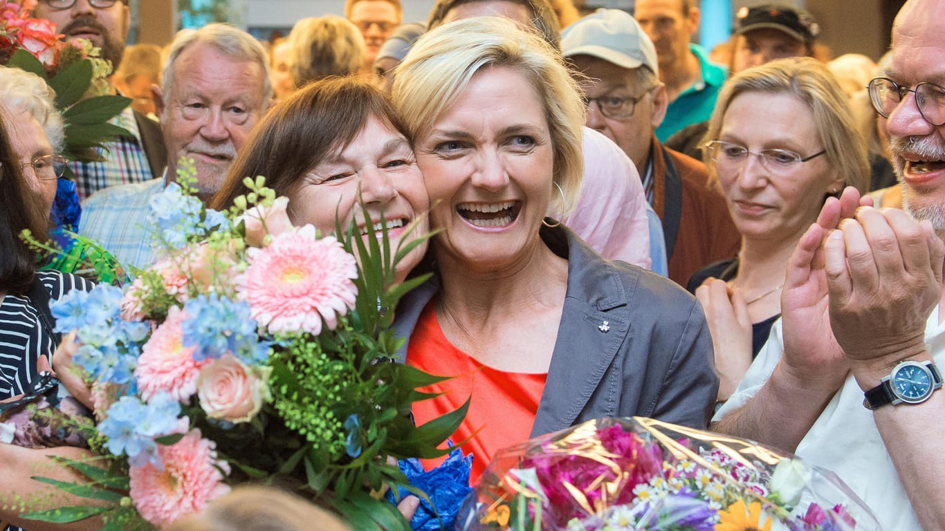 Simone Lange nach ihrer Wahl zur Bürgermeisterin. Seit Januar 2017 regiert sie die Stadt Flensburg. Kritiker werfen ihr vor, die Kandidatur zum SPD-Vorsitz als PR zu missbrauchen. "Das ist genau das Bild, das die Menschen von uns Politikern haben. Das möchte ich ändern", sagt sie im t-online-Interview.