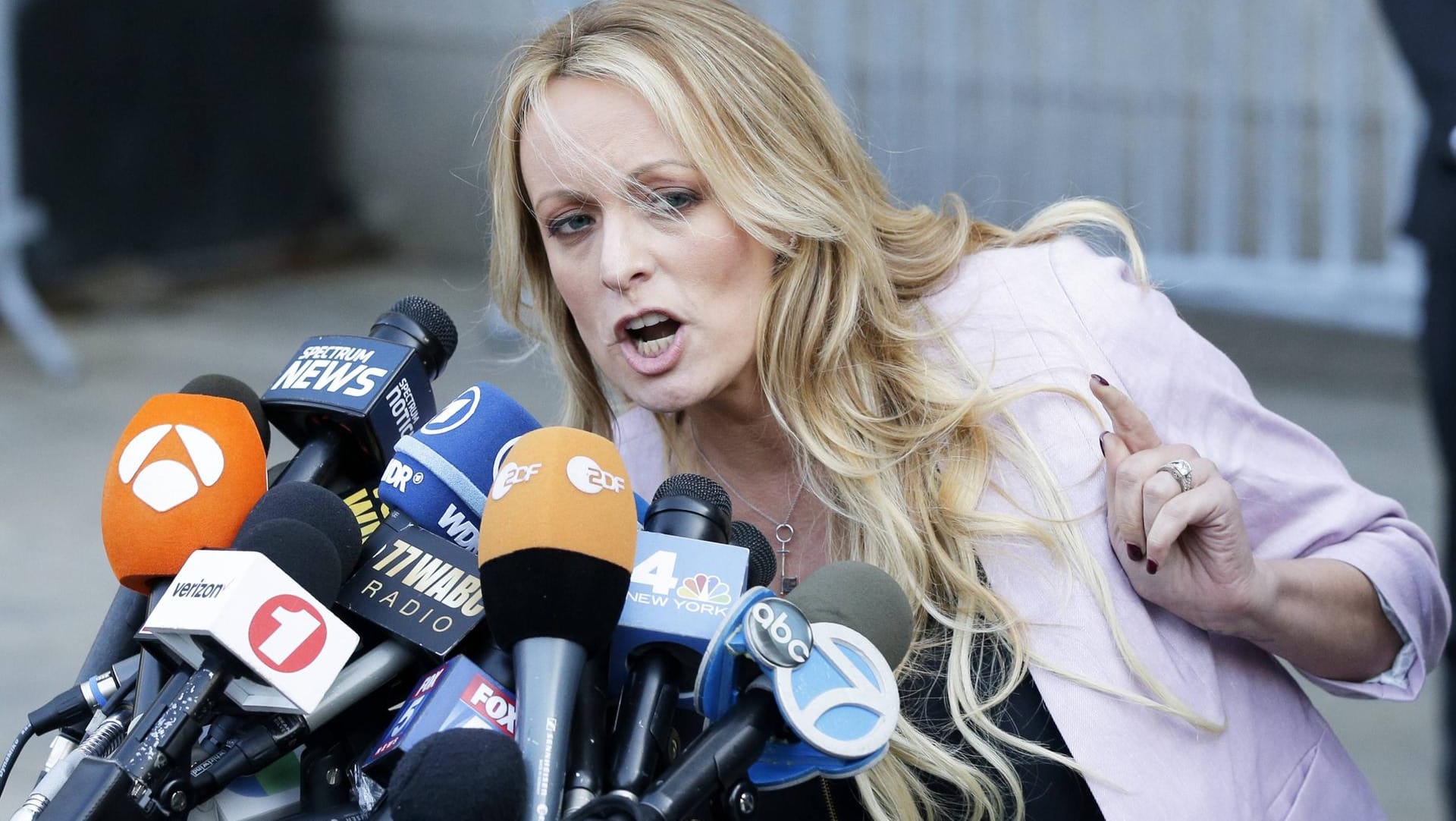 Stormy Daniels alias Stephanie Clifford: Der Pornostar streitet zurzeit vor Gericht darum, eine Schweigevereinbarung mit Trumps Anwalt für ungültig erklären zu lassen.