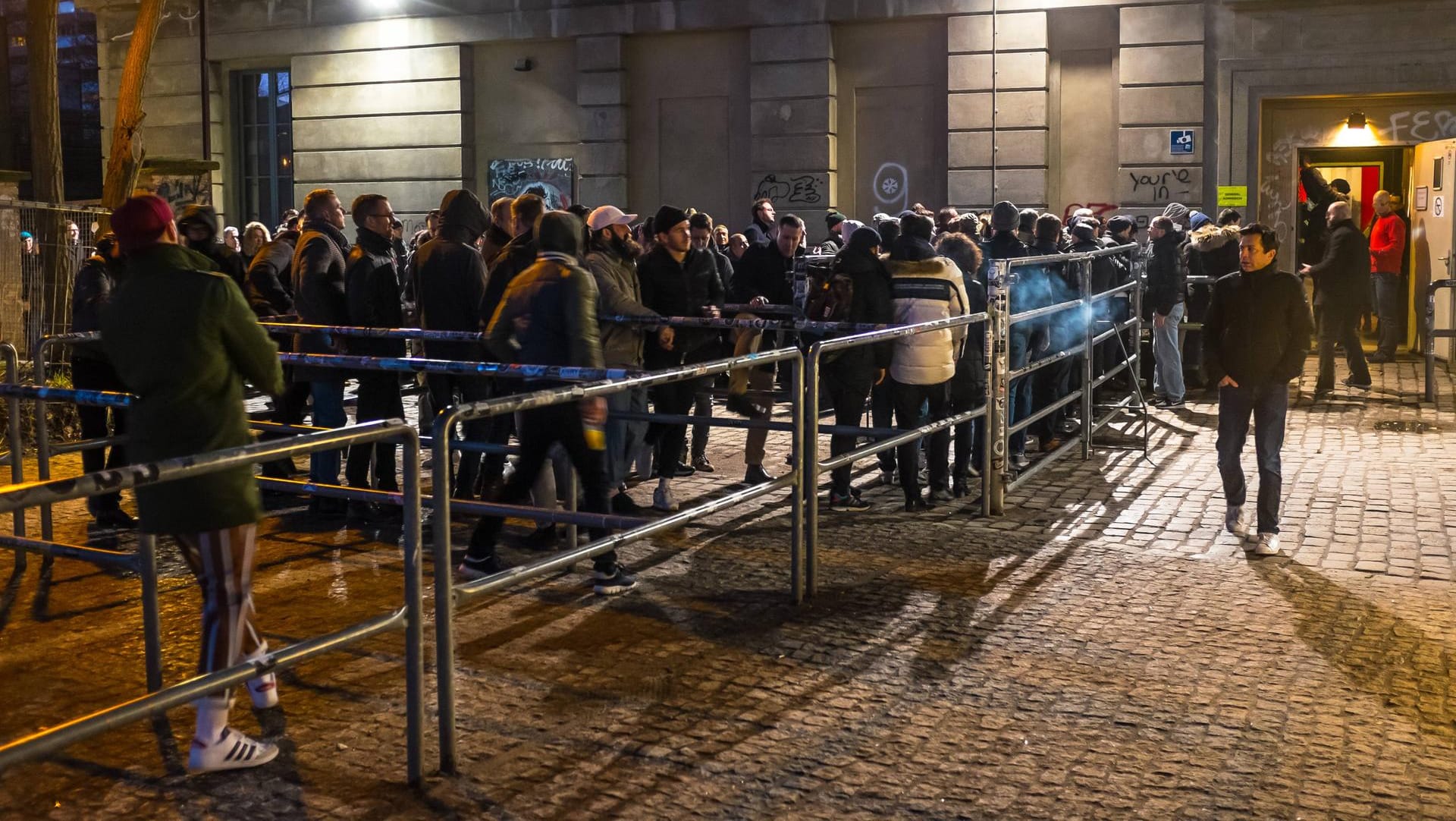 Schlangestehen vorm "Berghain": Das Berliner Tanzlokal gilt als einer der besten Technoclubs weltweit.