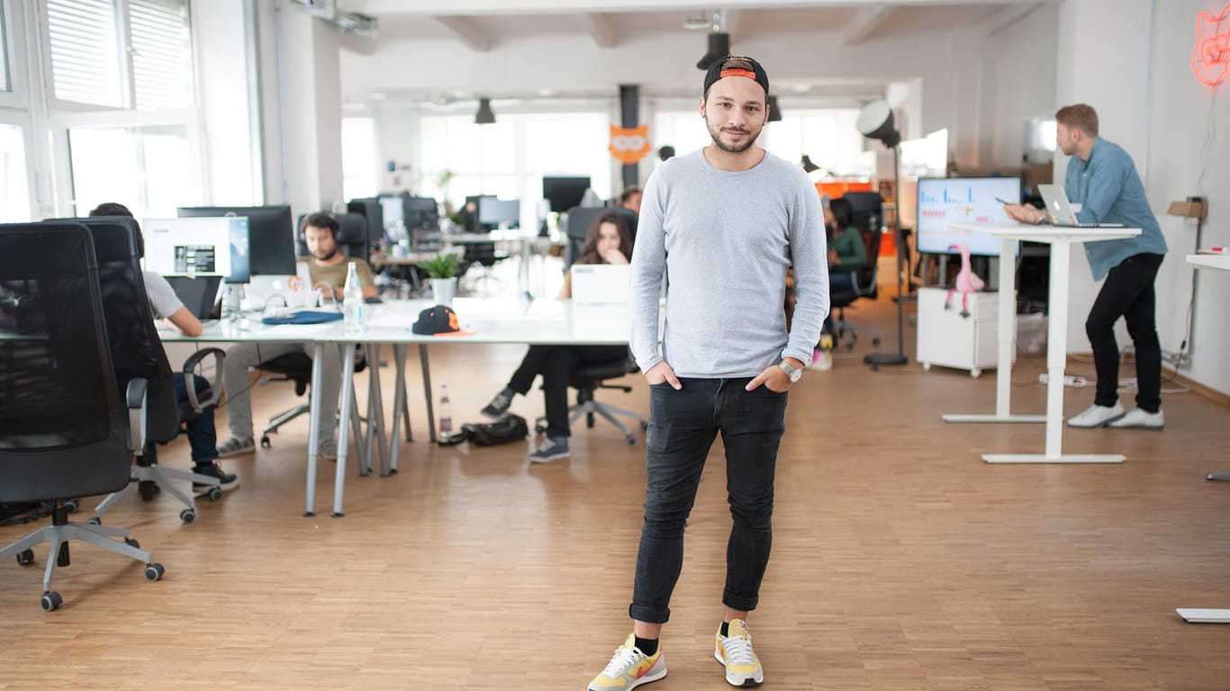 Alessio Avellan Borgmeyer, der Gründer des Berliner Start-ups Jodel in seinem Büro