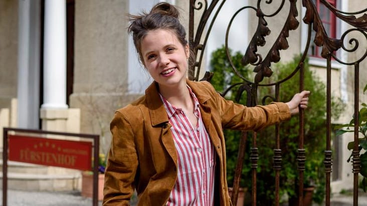 Sidonie von Krosigk: Sie spielt bei "Sturm der Liebe" die Chefköchin Magda Mittermeier. Sidonie von Krosigk: Sie spielt bei "Sturm der Liebe" die Chefköchin Magda Mittermeier.