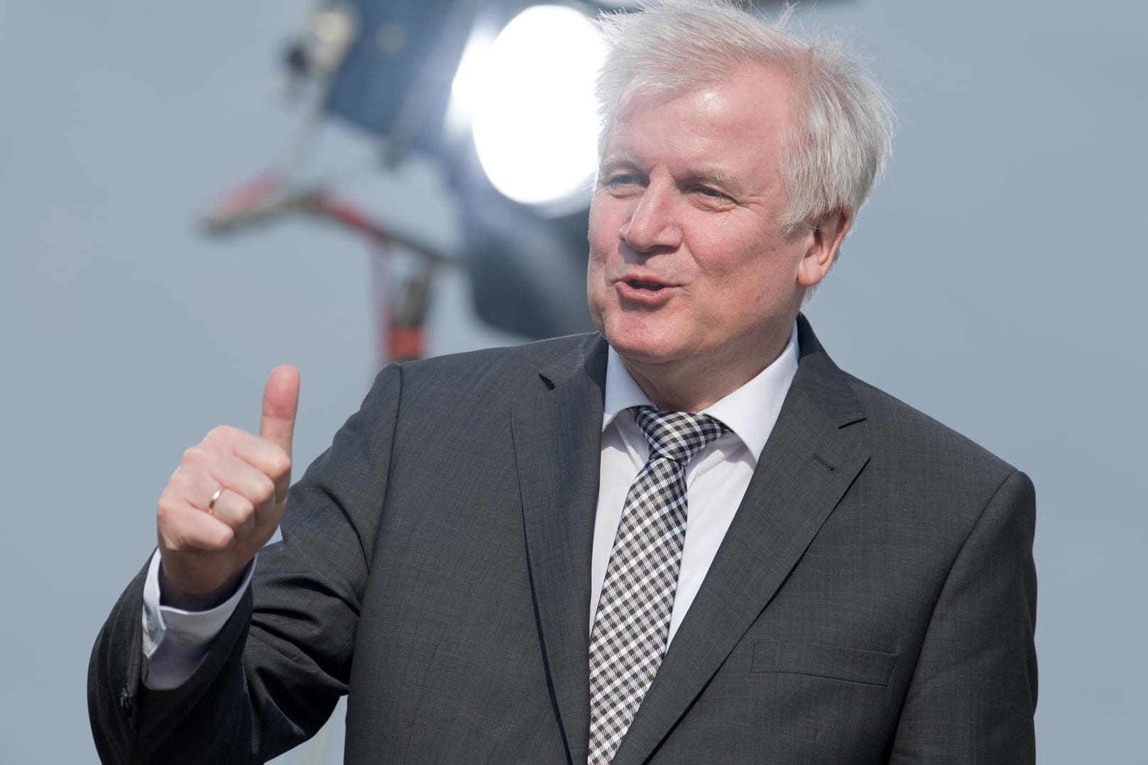 Horst Seehofer (CSU) bei der Kabinettssitzung im Schloss Meseberg: Der Innenminister hat bestätigt, dass in den nächsten zwei Jahren mehr als 10.000 Flüchtlinge nach Deutschland kommen.