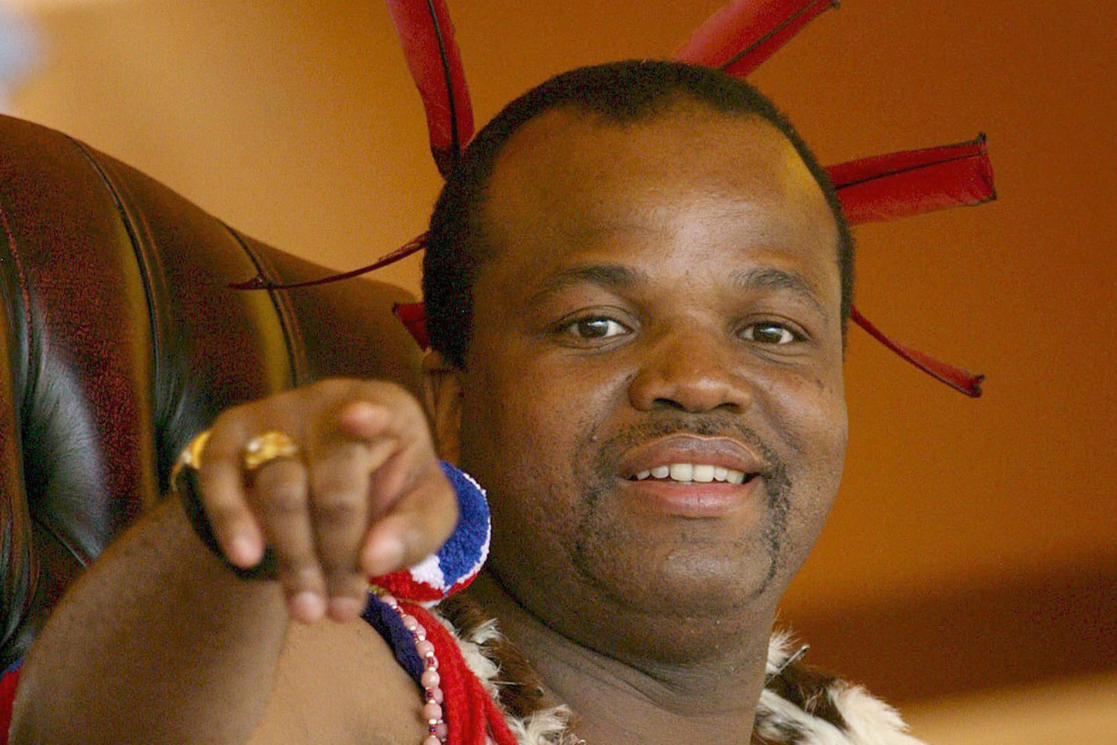 König Mswati III. von Swasiland zeigt mit seinem Finger in die Kamera: Der König von Swasiland hat sich entschlossen, den Staat in eSwatini umzubennenen. (Archivbild)