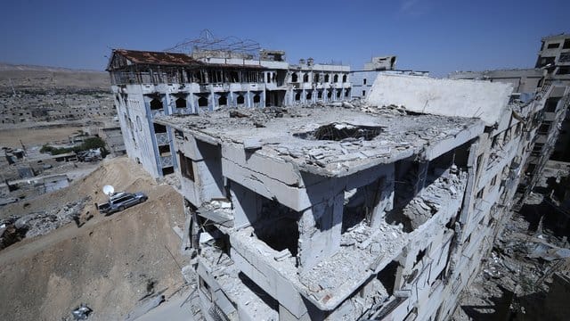 Die USA vermuten, dass Russland und Syrien eine eigene inszenierte Untersuchung in Duma durchführen wollen. Die USA vermuten, dass Russland und Syrien eine eigene inszenierte Untersuchung in Duma durchführen wollen.