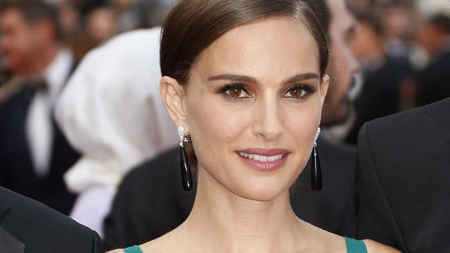 Die Schauspielerin Natalie Portman bekennt Farbe.