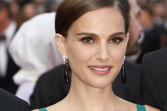 Die Schauspielerin Natalie Portman bekennt Farbe.