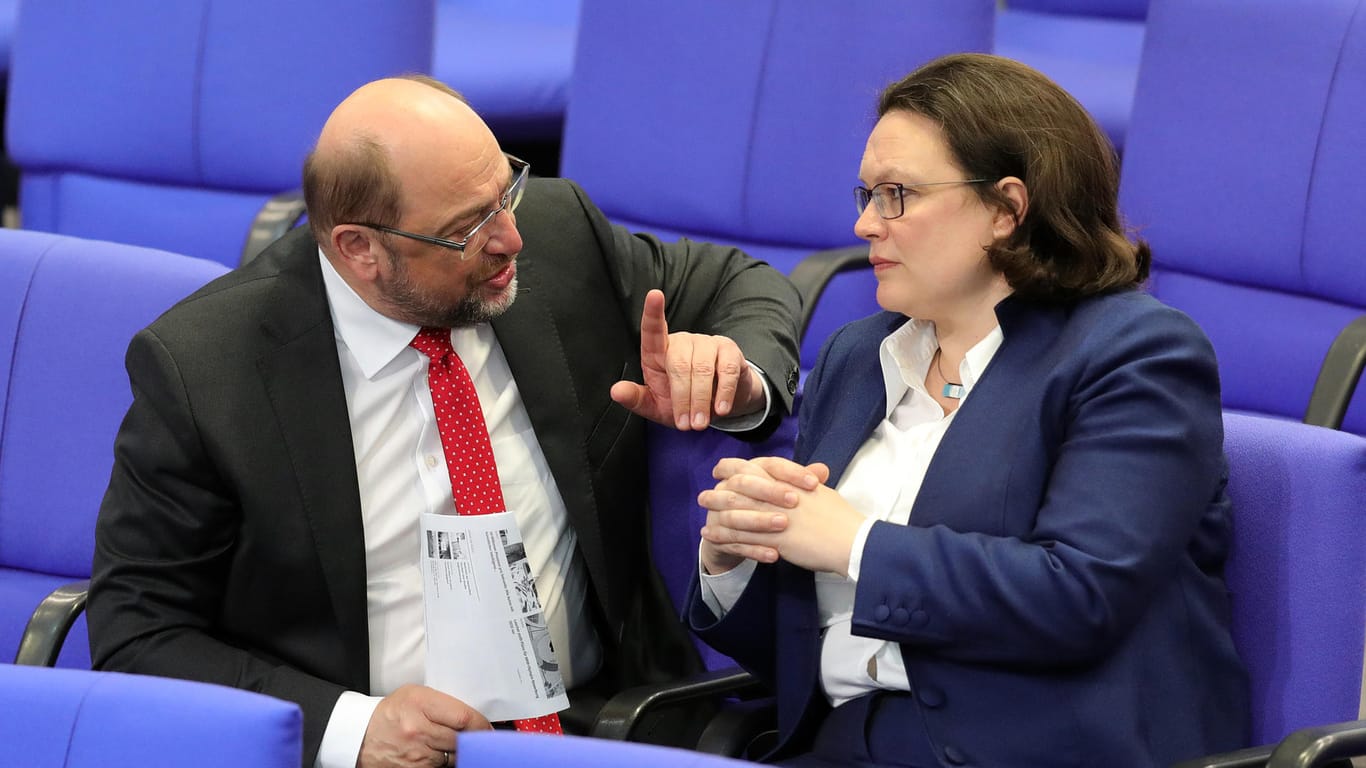Nach dem Rücktritt von Martin Schulz wollte Andrea Nahles kommissarisch den Bundesvorsitz der SPD übernehmen. Das kam bei der Basis gar nicht gut an. Deshalb verzichtete sie. Am Sonntag will sie nun offiziell gewählt werden.