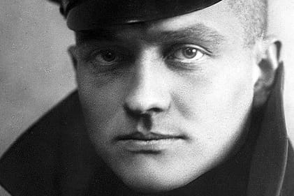 Manfred Freiherr von Richthofen, der im Ersten Weltkrieg wegen seiner Flugkünste und der Farbe seines Flugzeuges als "Roter Baron" zur Legende wurde: Vor 100 Jahren wurde der Pilot abgeschossen.