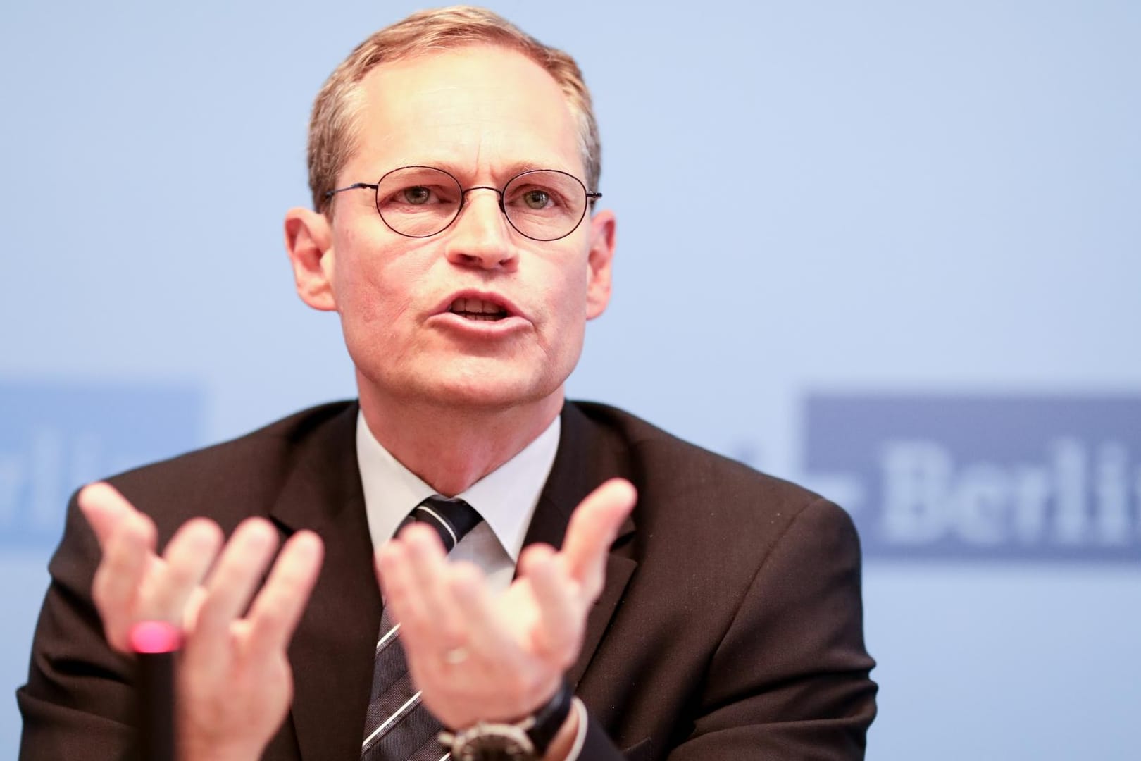 Berlins Regierender Bürgermeister Michael Müller (SPD) spricht auf einer Pressekonferenz im Roten Rathaus: Michael Müller hat einen zusätzlichen Feiertag für Berlin versprochen. (Archivbild)