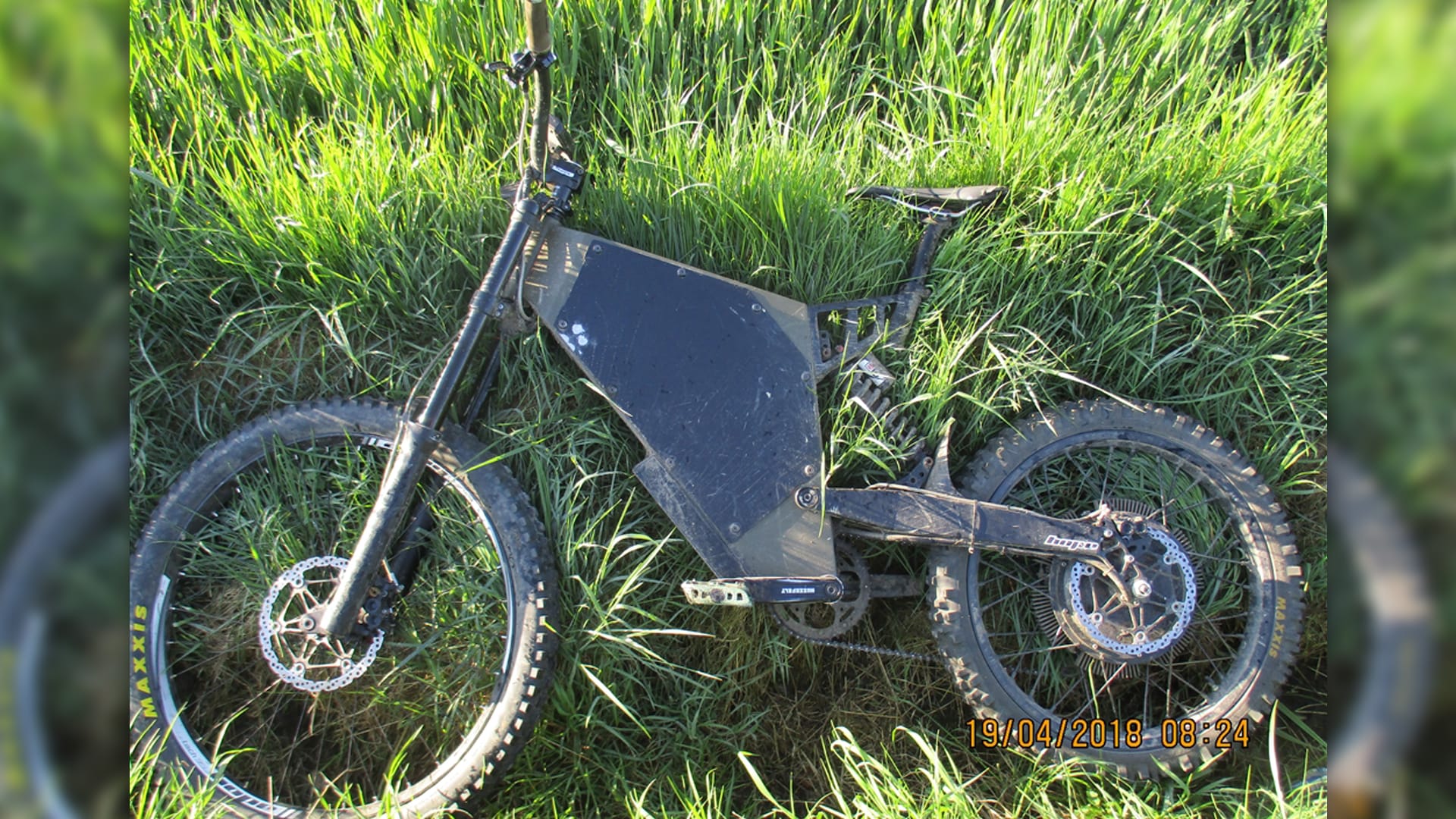 Eher Motorrad als E-Bike: Der Renner ist ein Krad der EU-Klasse L1e-b, erfordert die Fahrerlaubnis der Klasse A, eine Typgenehmigung vom KBA, Versicherung und Kennzeichen.
