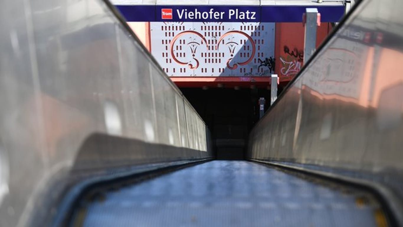 Die junge Frau war am Freitag vergangener Woche an der U-Bahn Stadion "Viehofer Platz" überfallen worden.