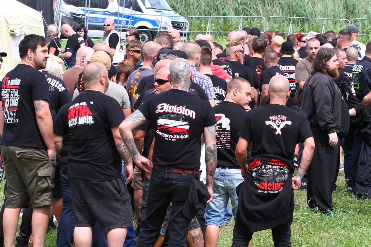 Neonazis bei einem Konzert im thüringischen Themar im Juli 2017: Jetzt findet eine ähnliche Veranstaltung im sächsischen Ostritz statt.